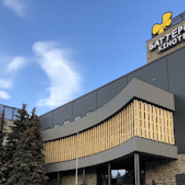ТРЦ з паркінгом вул. Салютна, Київ